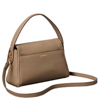 Calvin Klein Emblem Pebb - Bolso de hombro (desert taupe)