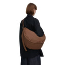 Sandqvist Curve Half Moon Bag L - Umhängetasche 42 cm (dark taupe) - Ansicht 5