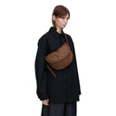 Sandqvist Curve Half Moon Bag S - Umhängetasche 26 cm (dark taupe) - Markenkoffer