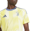 adidas Juventus Turin Fußball - Auswärtstrikot 24/25 Men (pure sulfur, L) - Markenkoffer