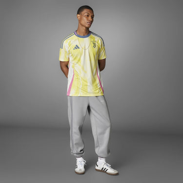 adidas Juventus Turin Fußball - Auswärtstrikot 24/25 Men (pure sulfur, XL) - Markenkoffer