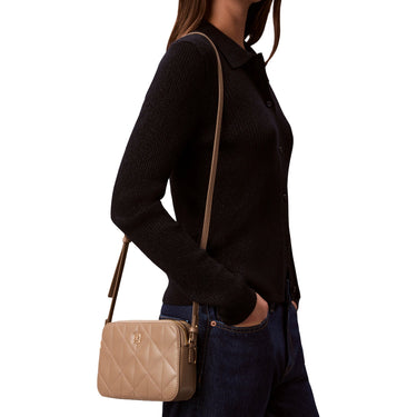 Calvin Klein Quilted Emblem - Umhängetasche 18 cm (desert taupe) - Markenkoffer