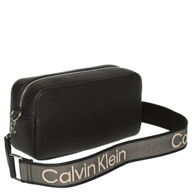 Calvin Klein Bold Strap - Umhängetasche 22 cm (black)