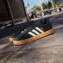 adidas VL Court 3.0 Sneaker - Schuh Men (core black/cloud white/tean victory red, 43 1/3) - Markenkoffer