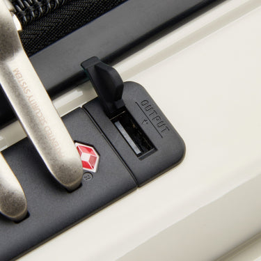 Delsey Paris Shadow 5.0 - 4 - Rollen - Kabinentrolley Slim Line USB 55 cm (elfenbein) - Markenkoffer