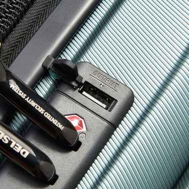 Delsey Paris Shadow 5.0 - 4 - Rollen - Kabinentrolley USB 55 cm (grün) - Markenkoffer