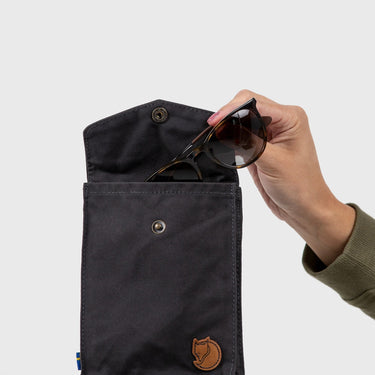 Fjällräven Pocket - Umhängetasche 18 cm (dark grey) - Markenkoffer