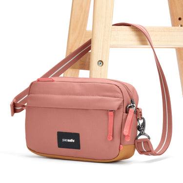 pacsafe GO Crossbody - Umhängetasche 24 cm (rose) - Markenkoffer