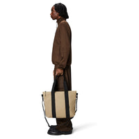 Rains Tote Bag Mini - Shopper 36 cm (sand) - Ansicht 4